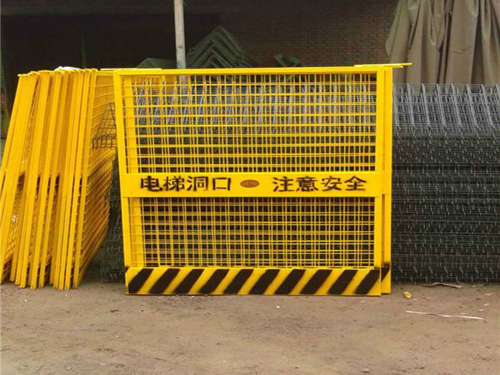 電梯井口防護(hù)門